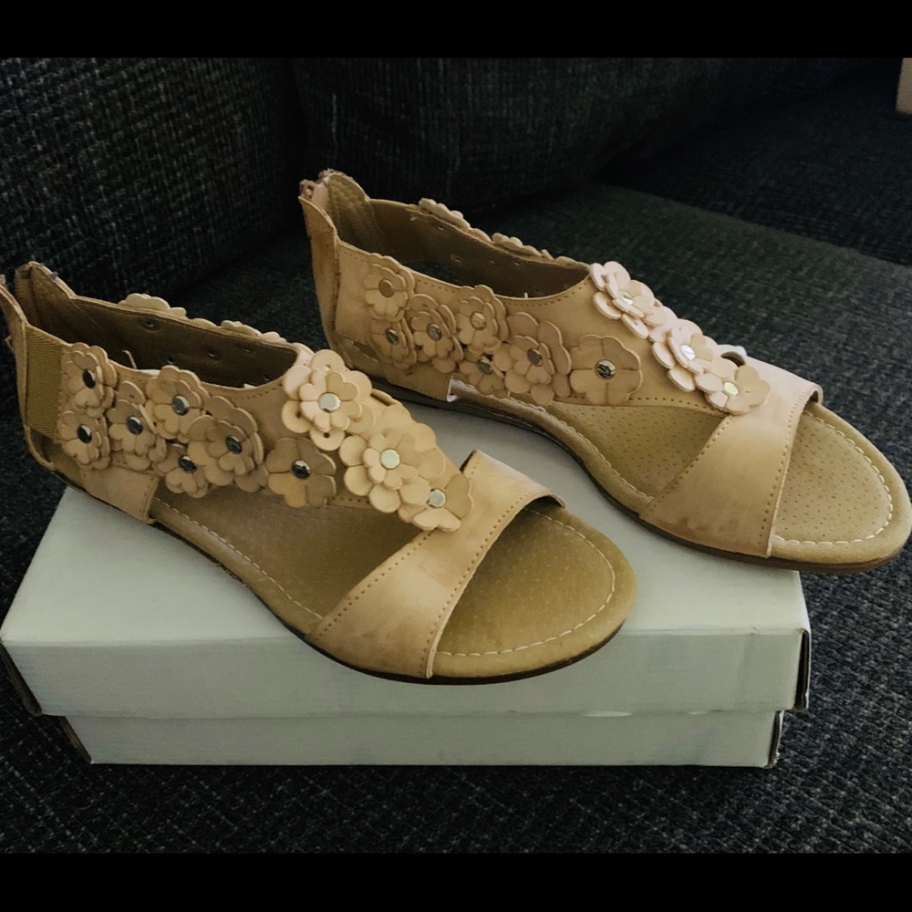 Natural leather sandals
